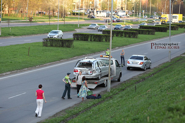 Vilniuje nukentejo mercedes automobils-fotoreportažas
